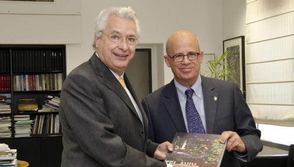 Presidente de la Universidad de Tel Aviv recibe al Embajador de México en el campus