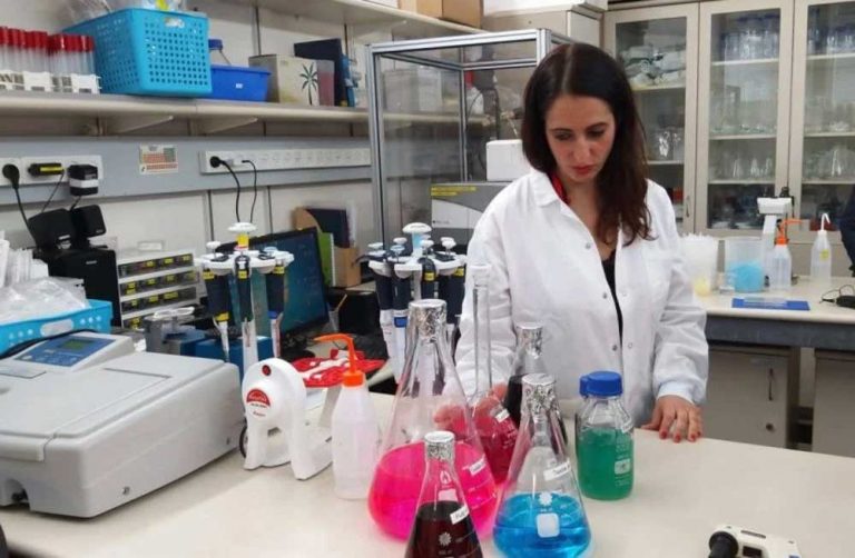 Científicos de la Universidad de Tel Aviv convierten residuos en desinfectante de manos